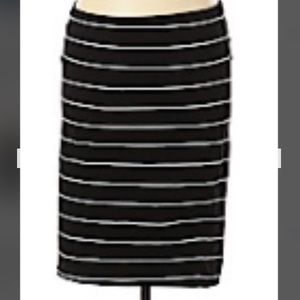 Torrid 2 2X black white stretch pencil skirt